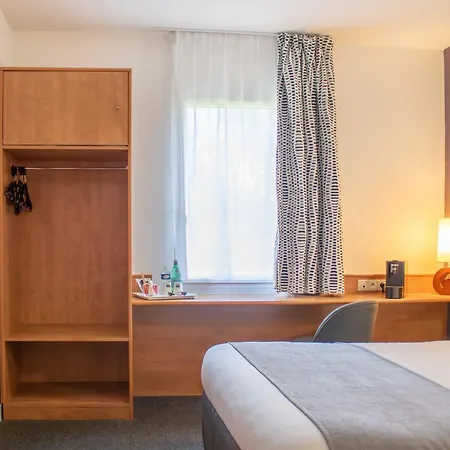 Brit Hotel Bressuire-3